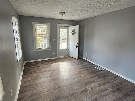 3rd image of 352 N Elder Ave
