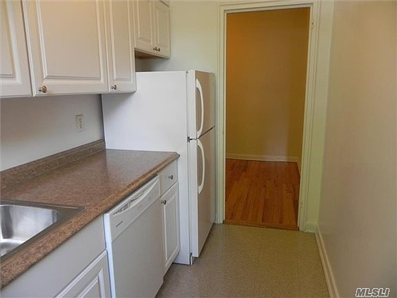 3rd image of 21 Schenck Ave APT 3CA