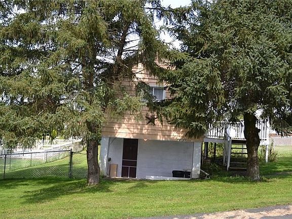 Mature trees add great shade and privacy.
