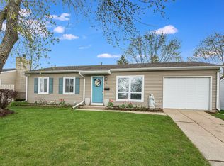 3 Ridge Cir, Streamwood, IL 60107