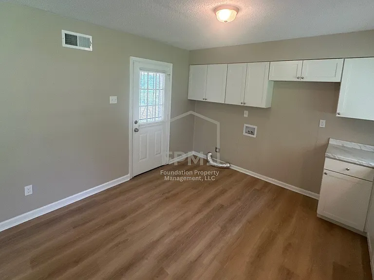 2224 Willow Wood Ave — Photo 4