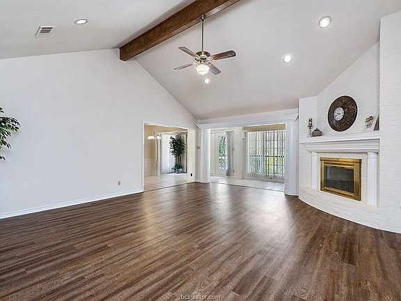 5th image of 1000 Oakhaven Cir