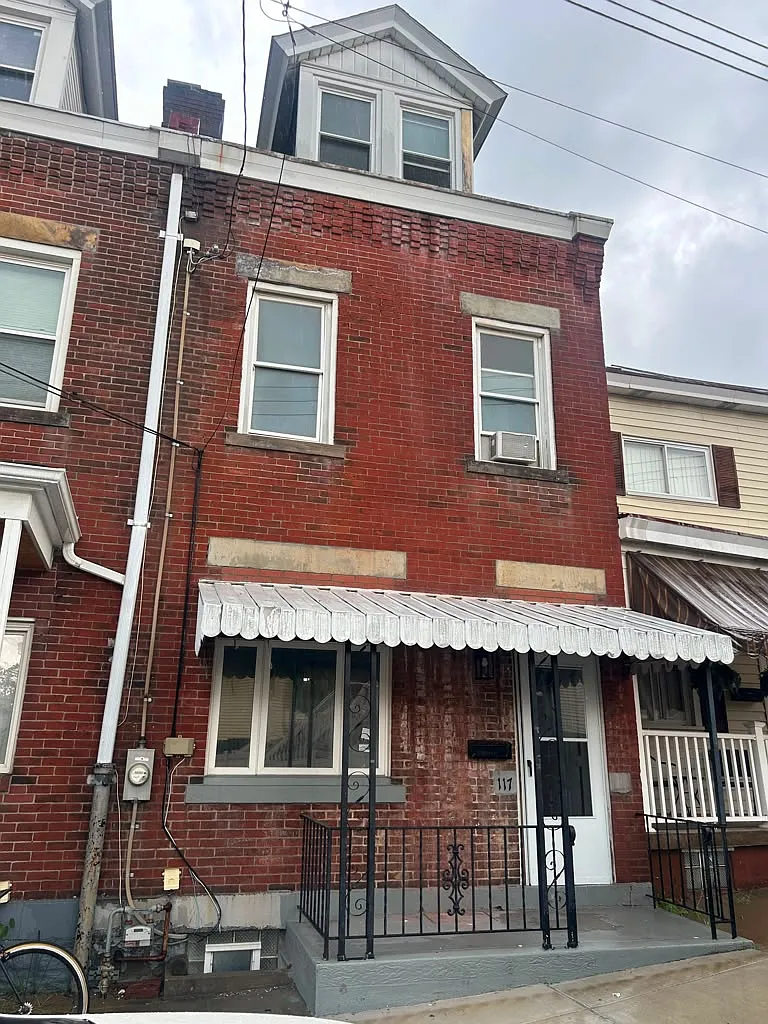 3 bed, 1400 sqft, $1,690 — Photo 1