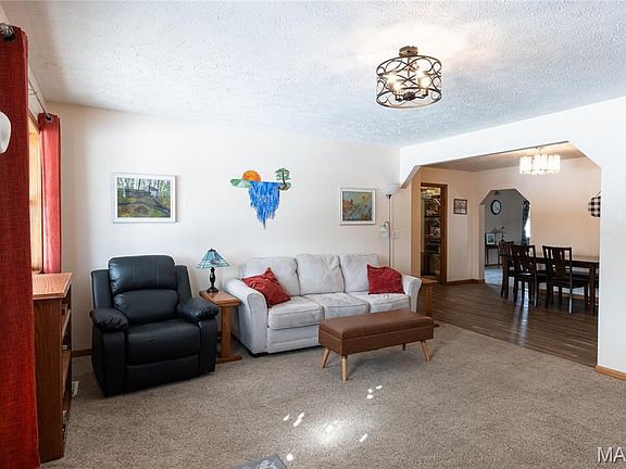 3rd image of 20243 Hemlock Rd