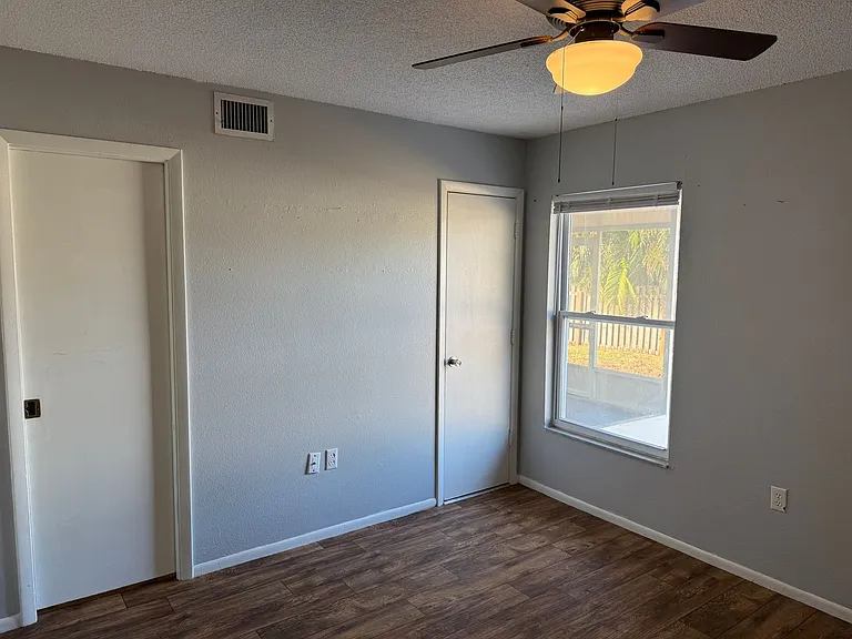 144 Christie Ave — Photo 11