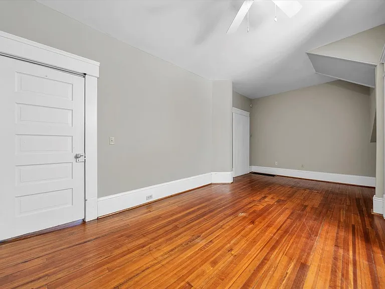 2410 Broadway Ave #B — Photo 22