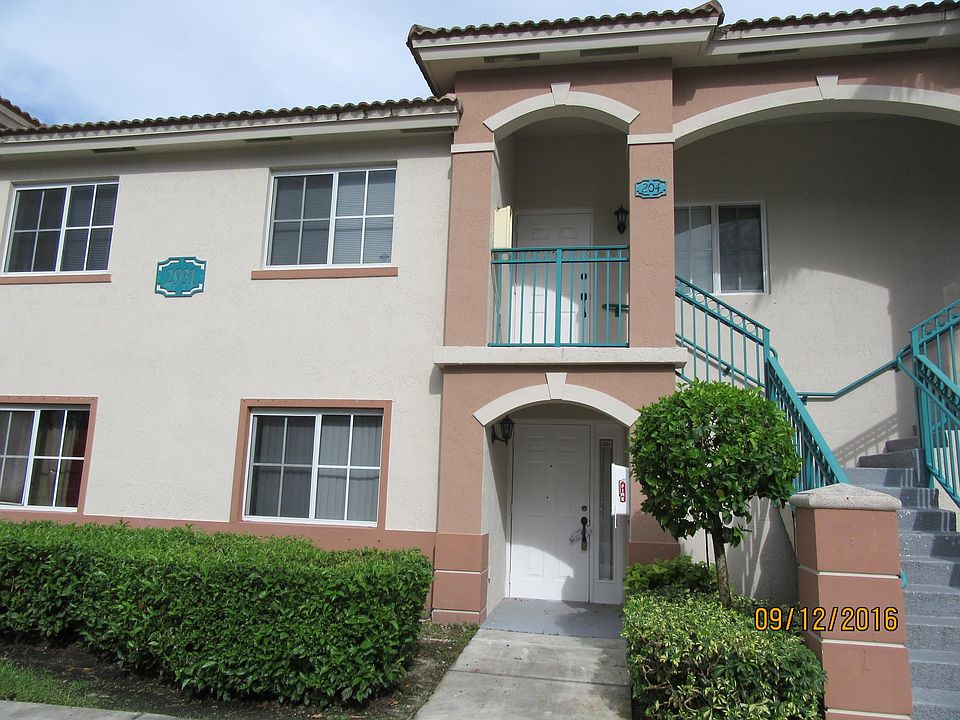 1st image of 2931 SE 13th Ave Unit 104