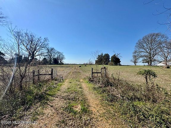 4th image of 1055 Jenkins Rd