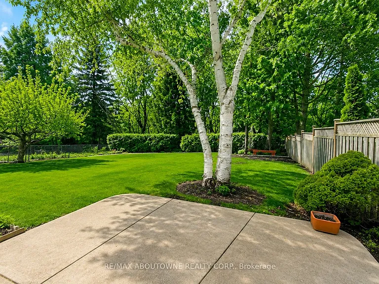 440 Parkridge Cres — Photo 2