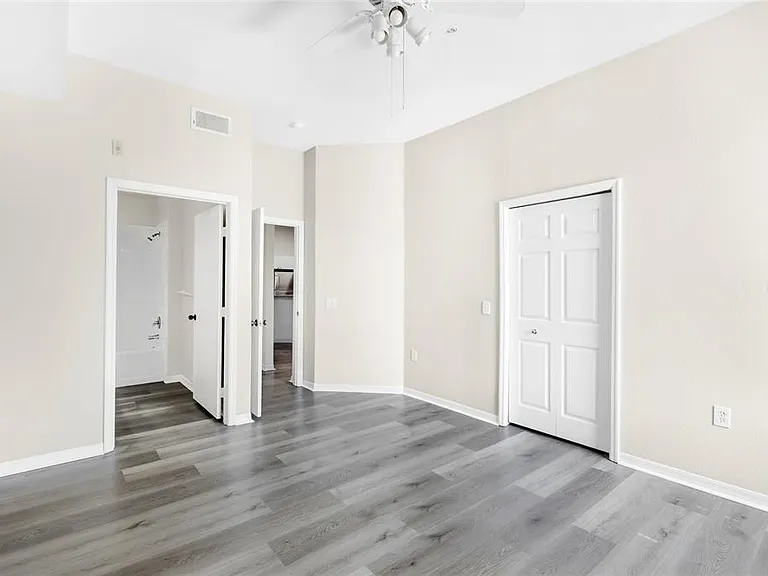 5160 Northridge Rd #301 — Photo 23