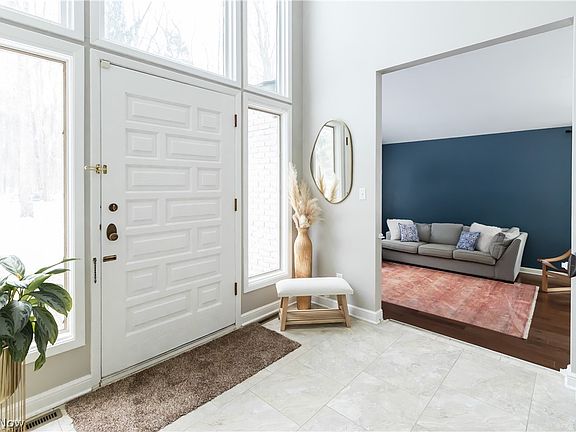 4th image of 7073 Gates Mills Blvd