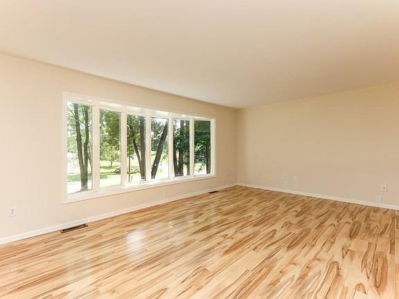 4th image of 8580 Acorne Ave