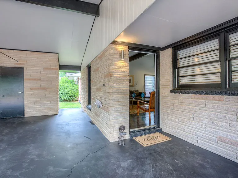 1194 Weston Dr — Photo 15