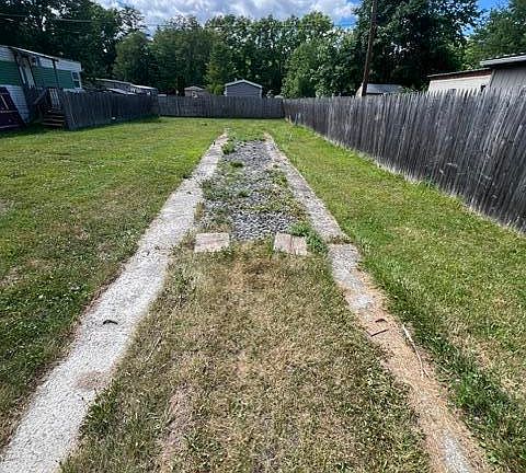 3rd image of 136 River Road