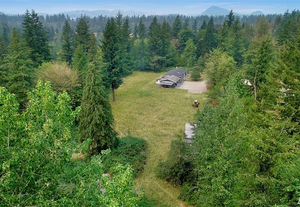 Welcome home to this private & spacious 1,800 square foot rambler on 5.1 acres in Enumclaw