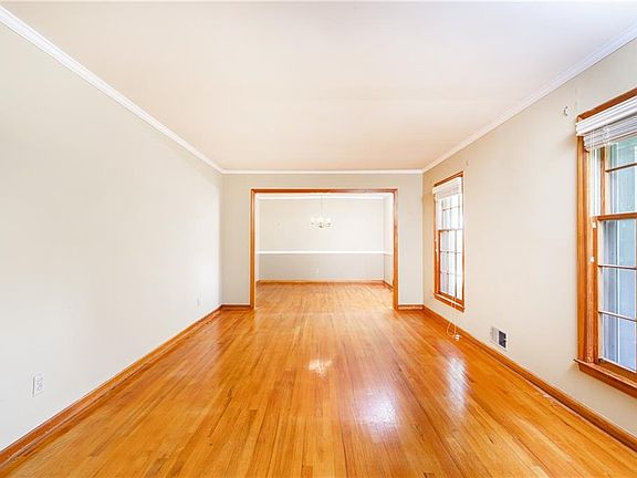 3rd image of 472 Highview Dr SE