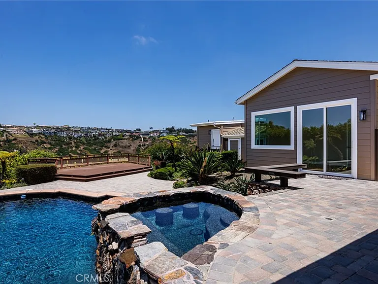 1840 Temple Hills Dr — Photo 54