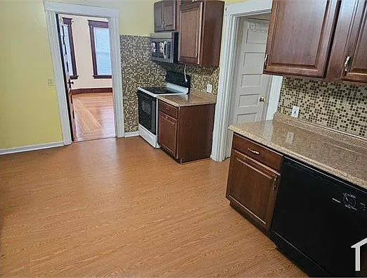 61 Trinity St #1 — Photo 9