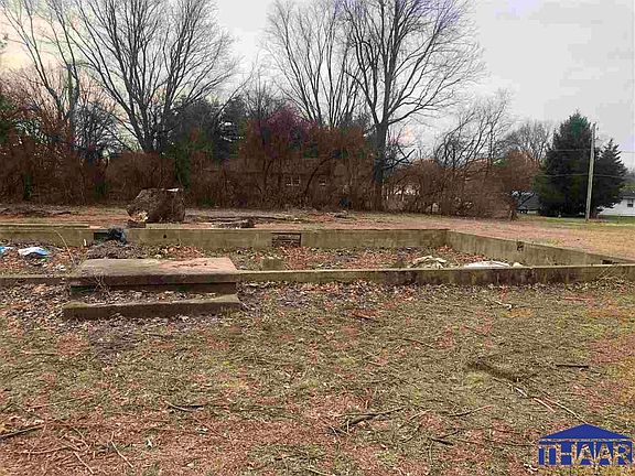 2nd image of 1810 W Rushmore Dr