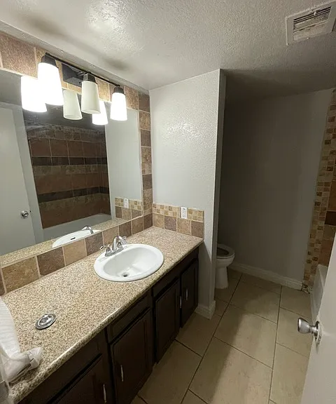 626 E Jahns Pl — Photo 12