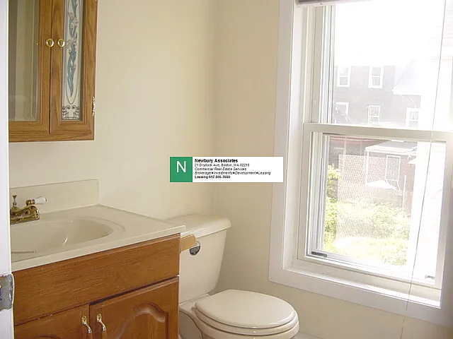 164 Bowen St #TOWNHOUSE — Photo 3