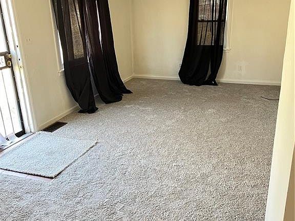 3rd image of 1032 Burleigh Ave