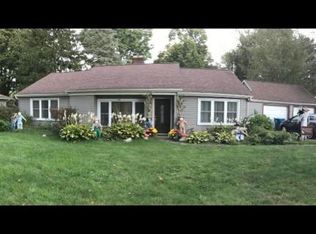 114 N Cayuga St, Buchanan, MI 49107