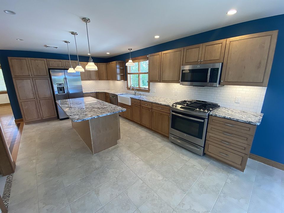 Beautiful Kitchen with Granite Countertops and Stainless Steel Appliances