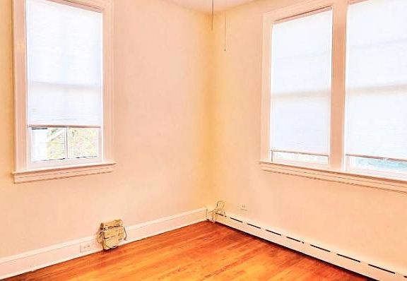 4th image of 45 Bayview Ave #2B
