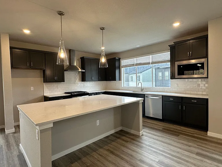 Kitchen. Sideview