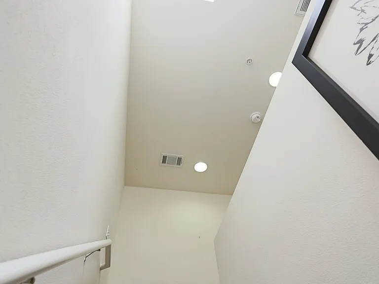 W 32nd St — Photo 11