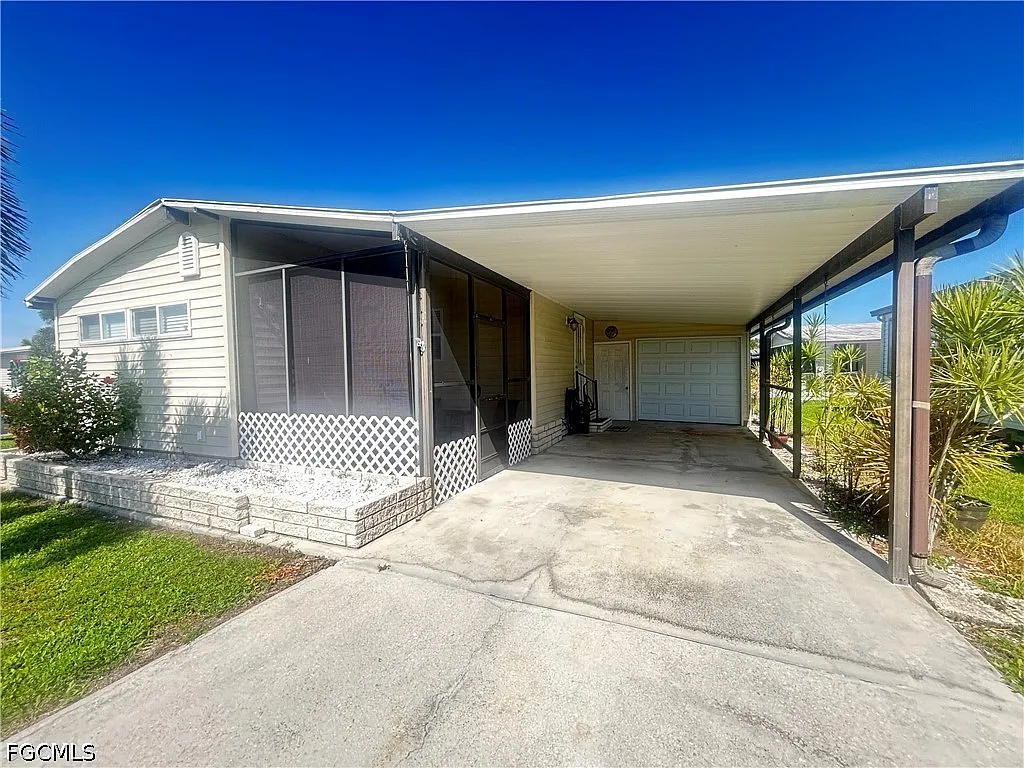 2 bed, 2.0 bath, 816 sqft, $1,400 — Photo 2