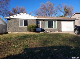 4049 W Hillmont Rd, Peoria, IL 61615