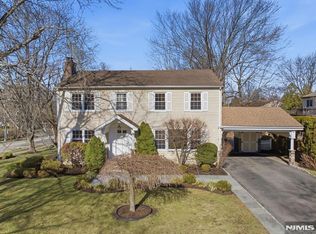5 Michele Ct, Cresskill, NJ 07626