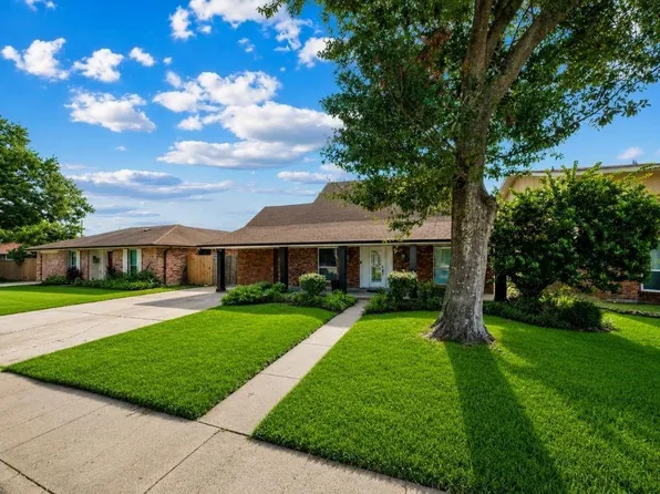 2560 Vulcan St, Harvey, LA 70058
