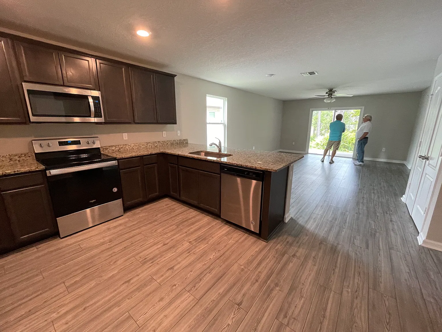 4 bed, 1844 sqft, $2,195 — Photo 4