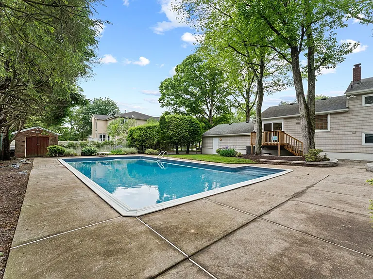 8 Brook Way — Photo 28