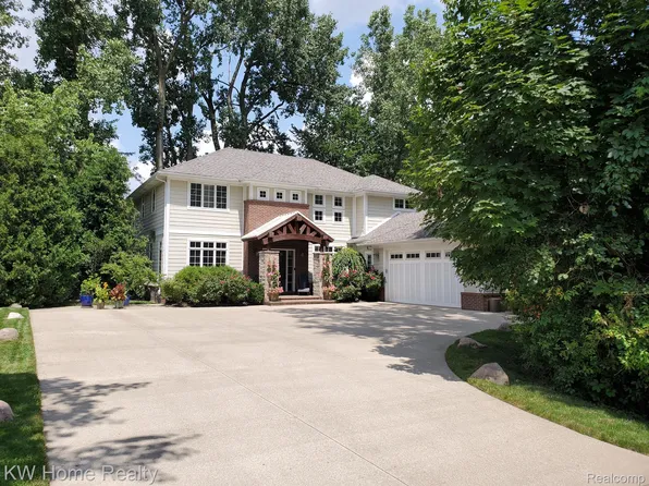 2526 W Square Lake Rd, West Bloomfield, MI 48324