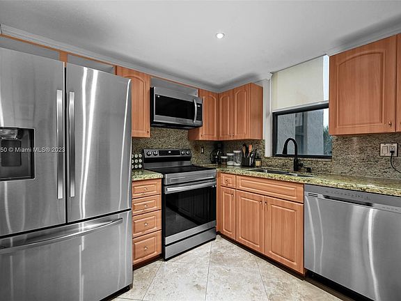 4th image of 18181 NE 31st Ct APT 307