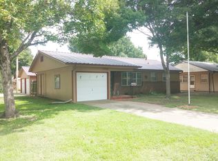 1704 Ritchie St, Winfield, KS 67156