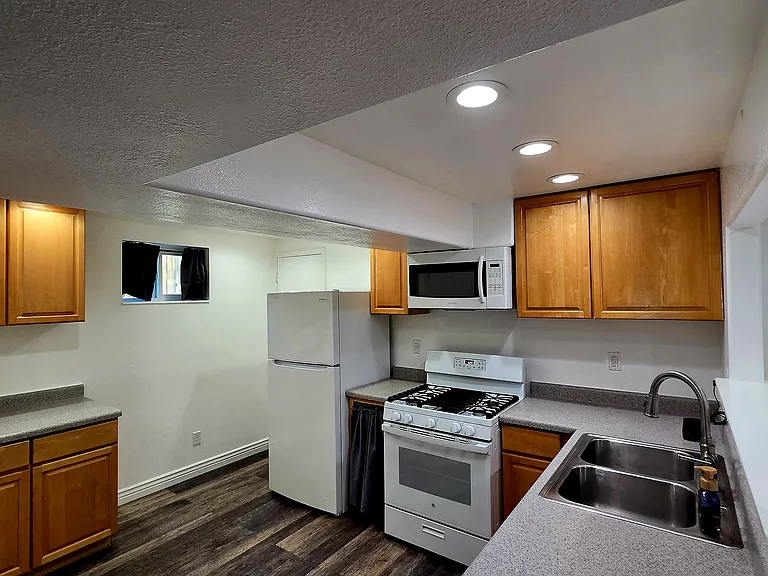2631 W Sharron Dr — Photo 10