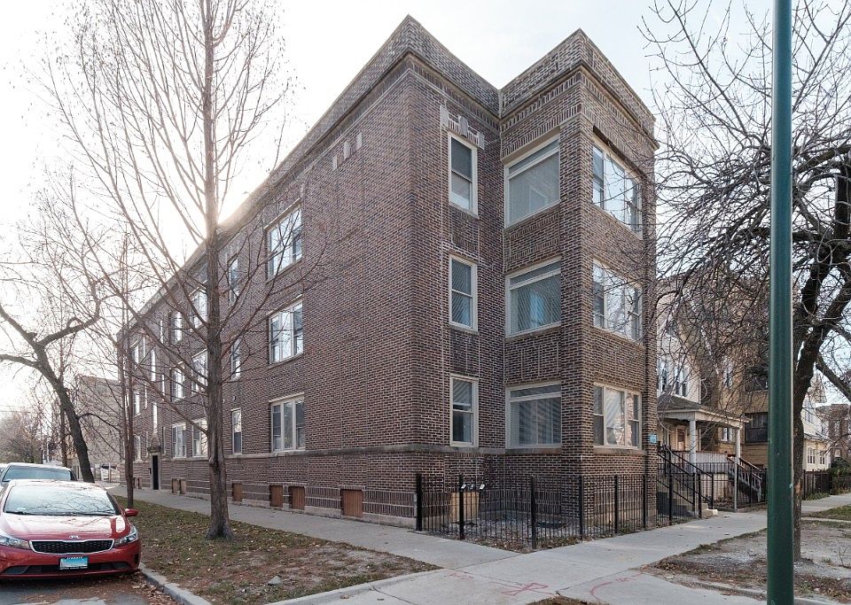 1st image of 4658 N Albany Ave #3