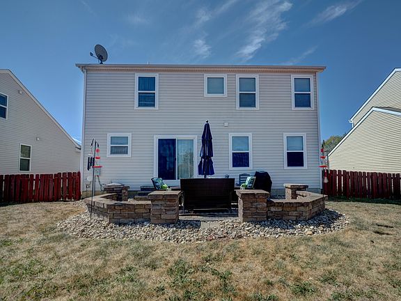 3rd image of 224 Whitewater Ct