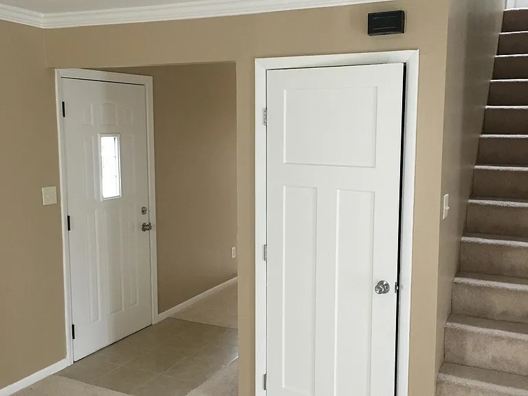 2465 Indianola Ave — Photo 10