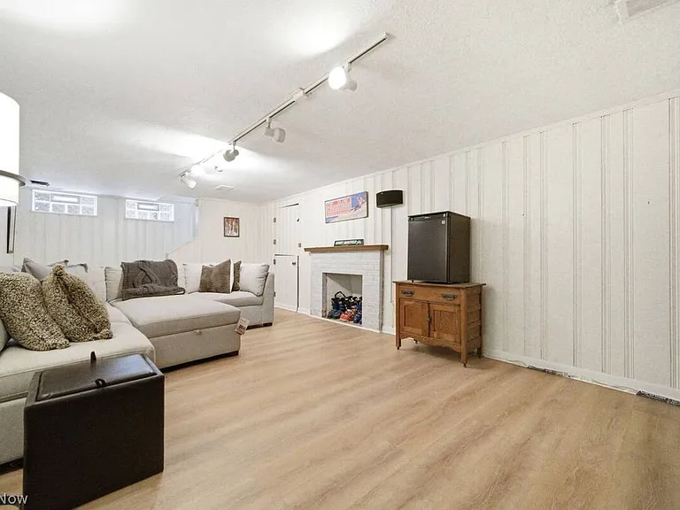2391 Channing Rd — Photo 21