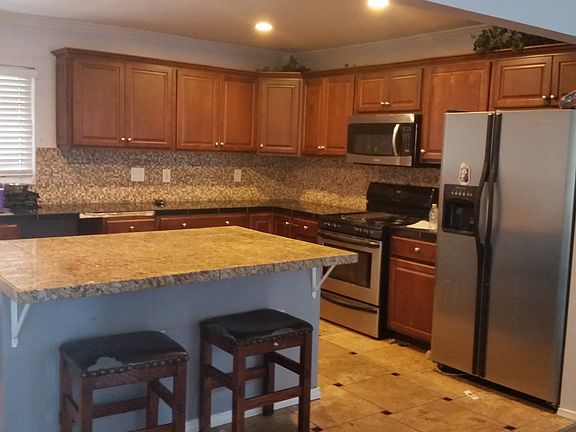 3rd image of 3898 Shirlene Pl