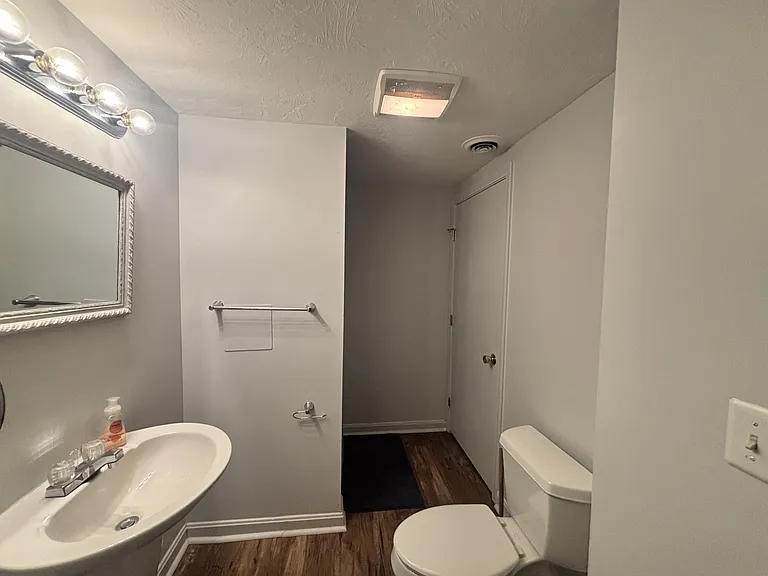 3/4 Bathroom in the Inlaw apt