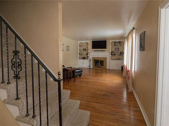 2nd image of 66 Stoneleigh Ave