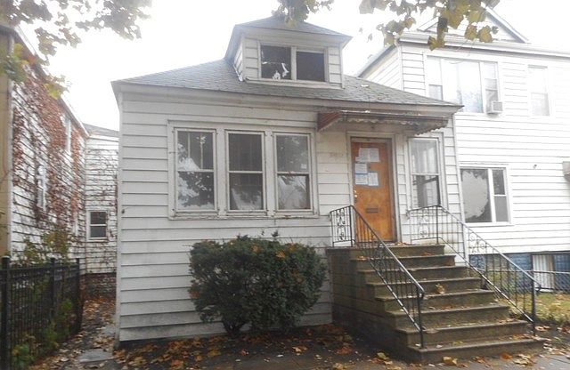1st image of 10812 S Hoxie Ave