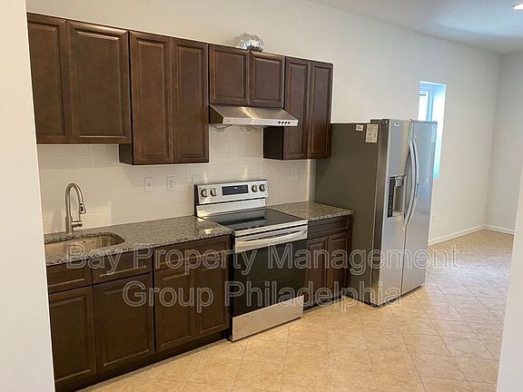 2nd image of 1913 W Diamond St Unit B